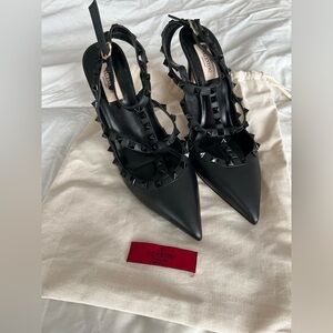VALENTINO GARAVANI Rockstud leather pumps